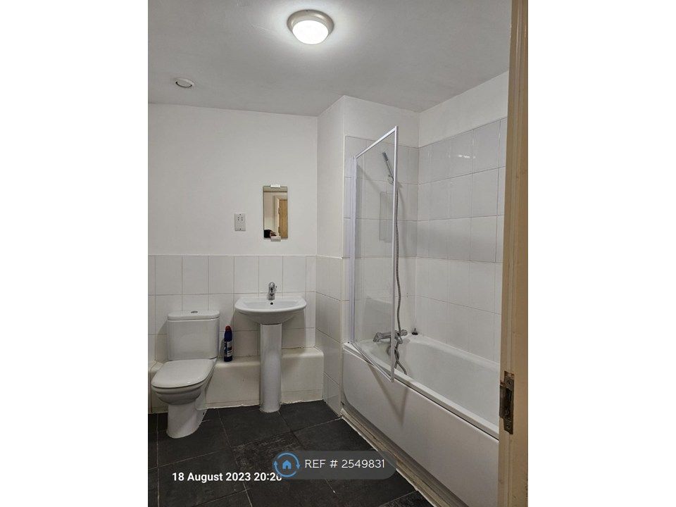 Property photo 2 of 10 Bathroom1