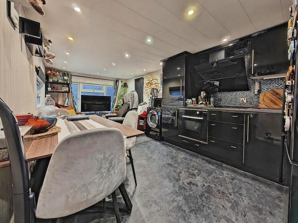 Property photo 3 of 11 Ca757790-1000003587.Jpg