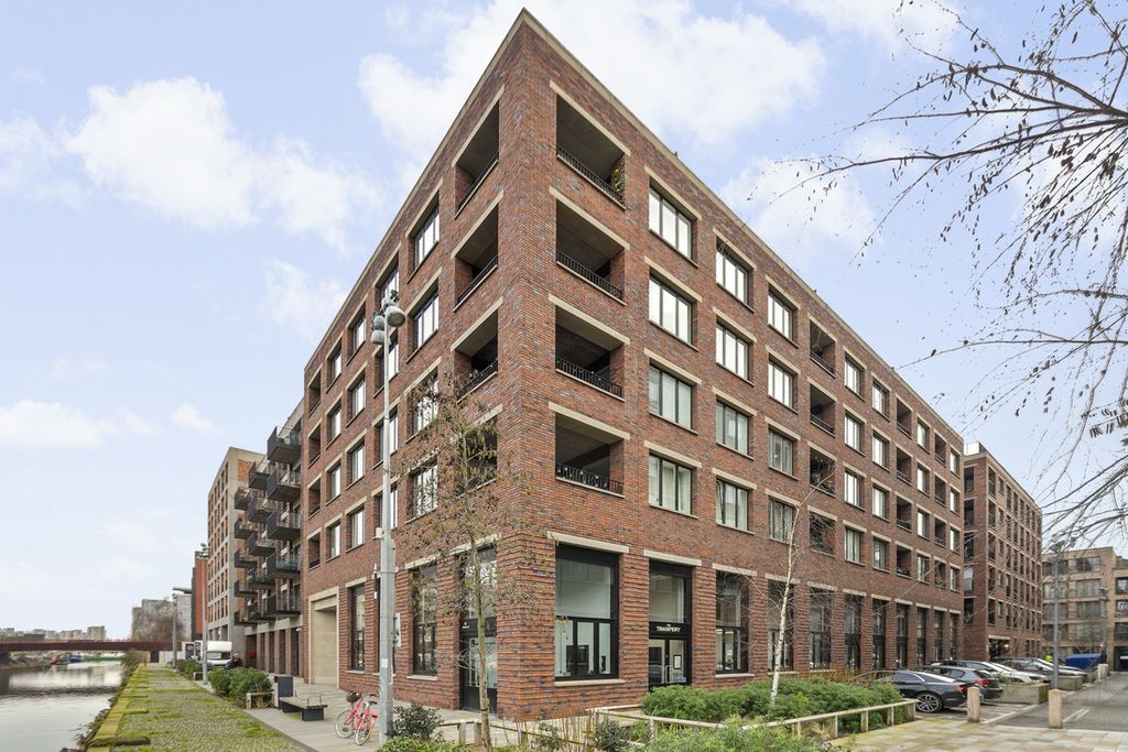 Property photo 2 of 18