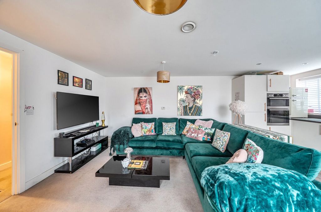 Property photo 1 of 12 1422548-2-69Aadd6...