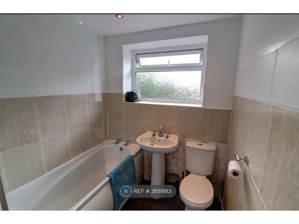 Property photo 2 of 8 Bathroom