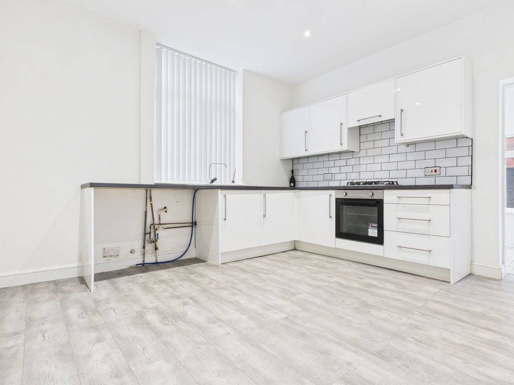 Property photo 3 of 13 Cam03729G0-Pr0182-Still005