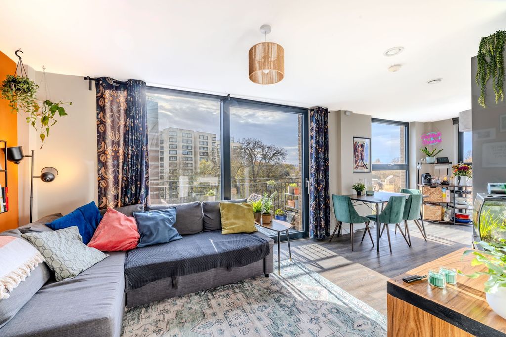 Property photo 2 of 8