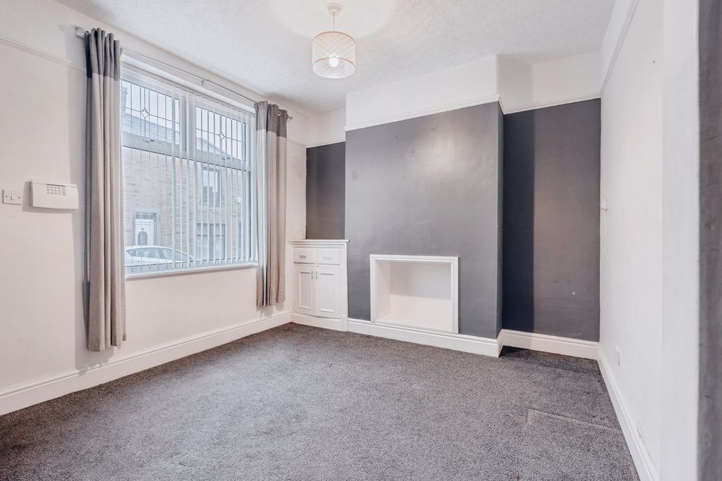 Property photo 2 of 11 Pbox-Img.Jpg