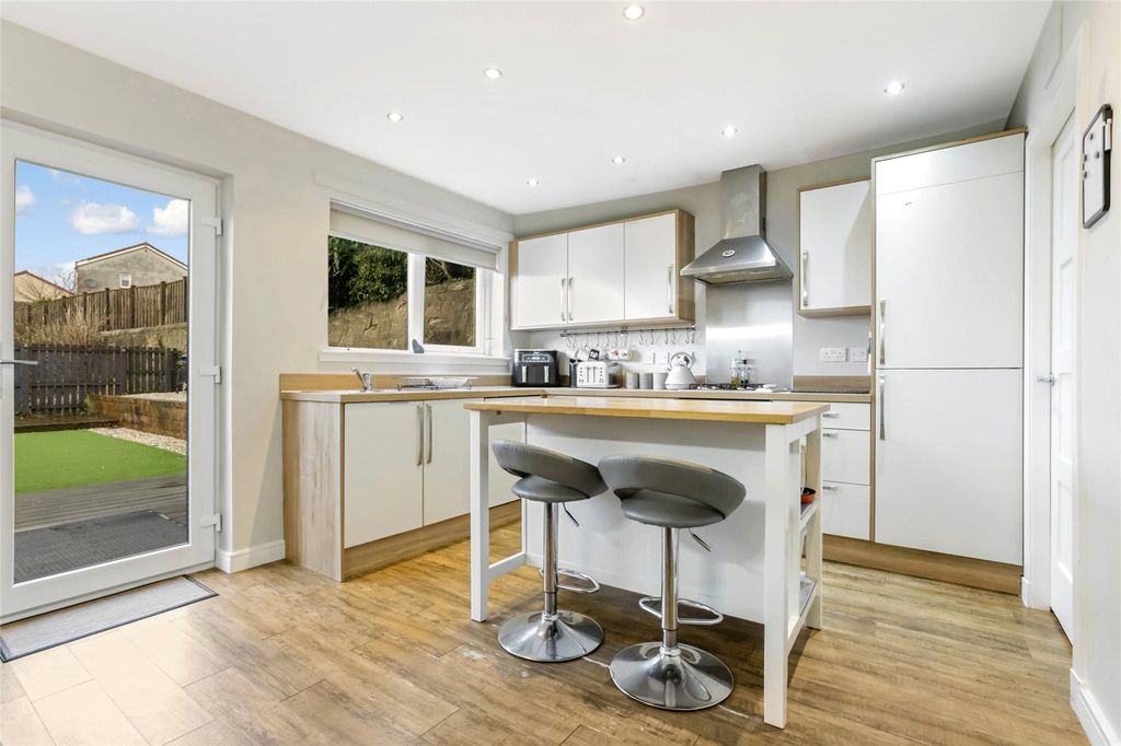 Property photo 3 of 21 Kitchen