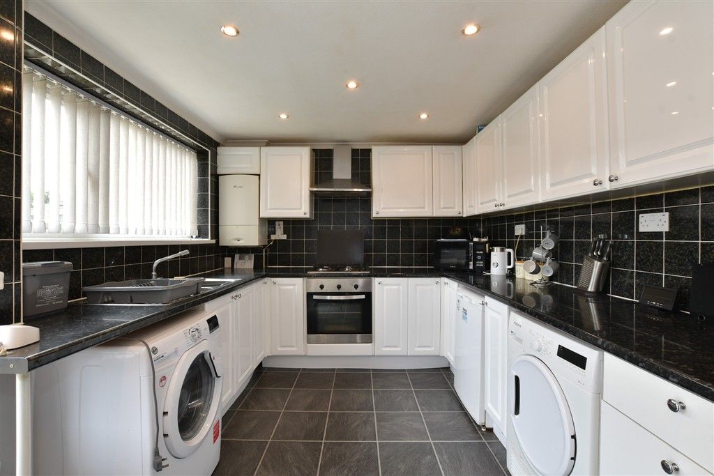 Property photo 3 of 10 Kitchen/Dining Room