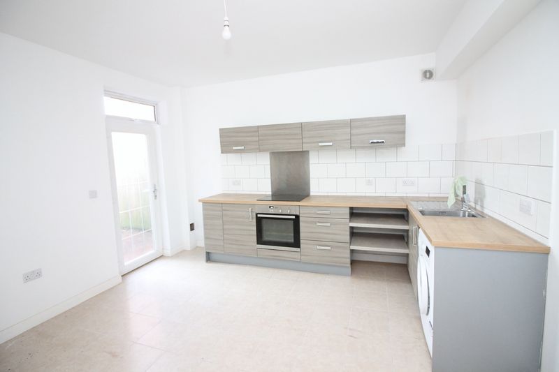 Property photo 3 of 9 Photo 4