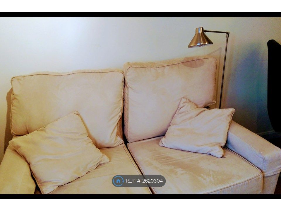 Property photo 3 of 30 Lounge