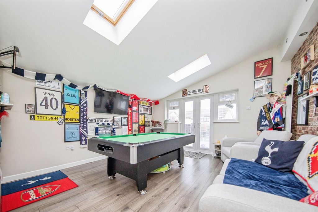 Property photo 2 of 20