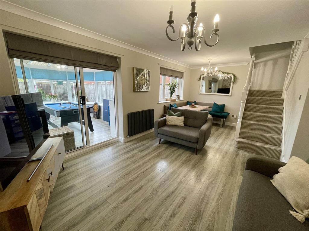 Property photo 2 of 15 Lounge