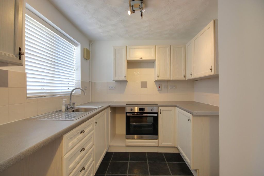 Property photo 2 of 9 Kitchen