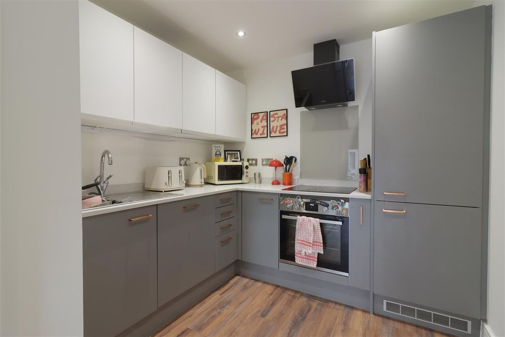 Property photo 2 of 11 Kitchen