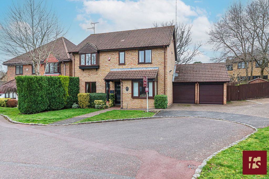 4 bed detached house for saleChaucer Road, Crowthorne, Berkshire RG45