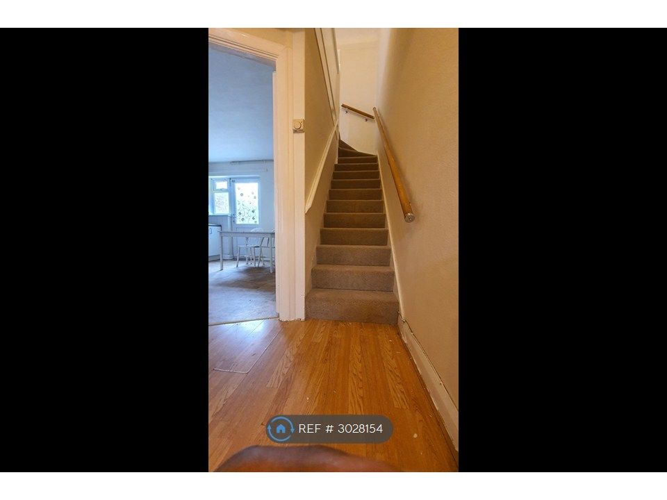 Property photo 2 of 14 Hallway