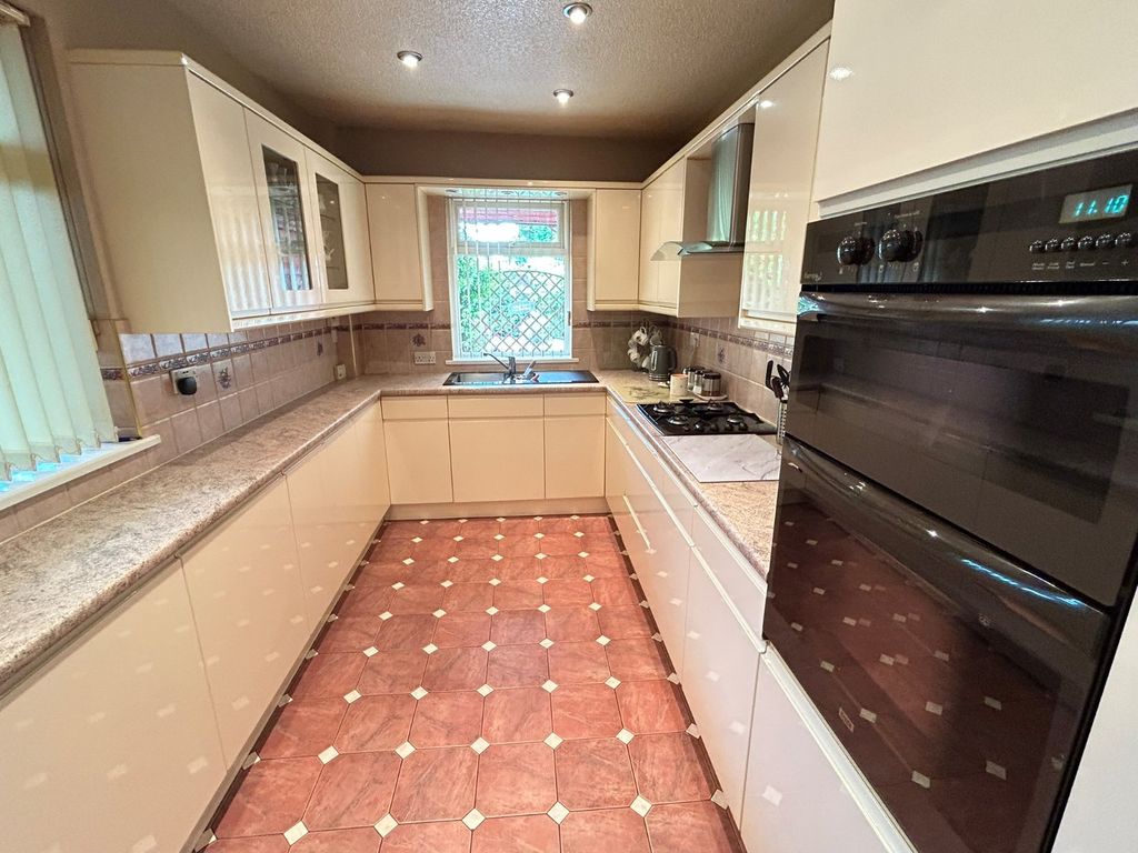 Property photo 2 of 24 Kitchen