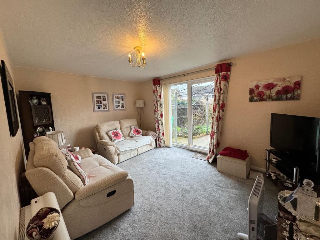 Property photo 3 of 16 Lounge