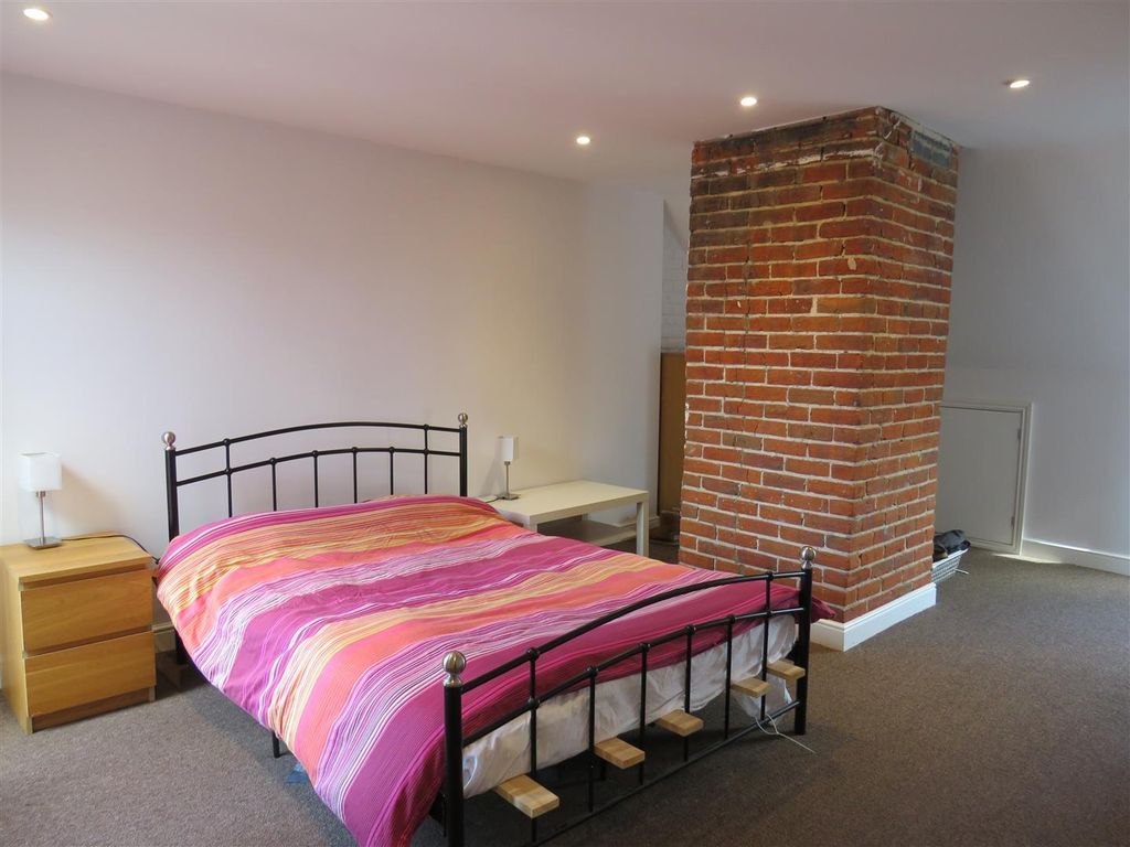 Property photo 2 of 9 Bedroom 1