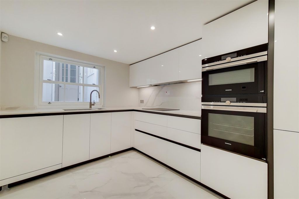 Property photo 3 of 18 3. Kitchen 1.Jpg