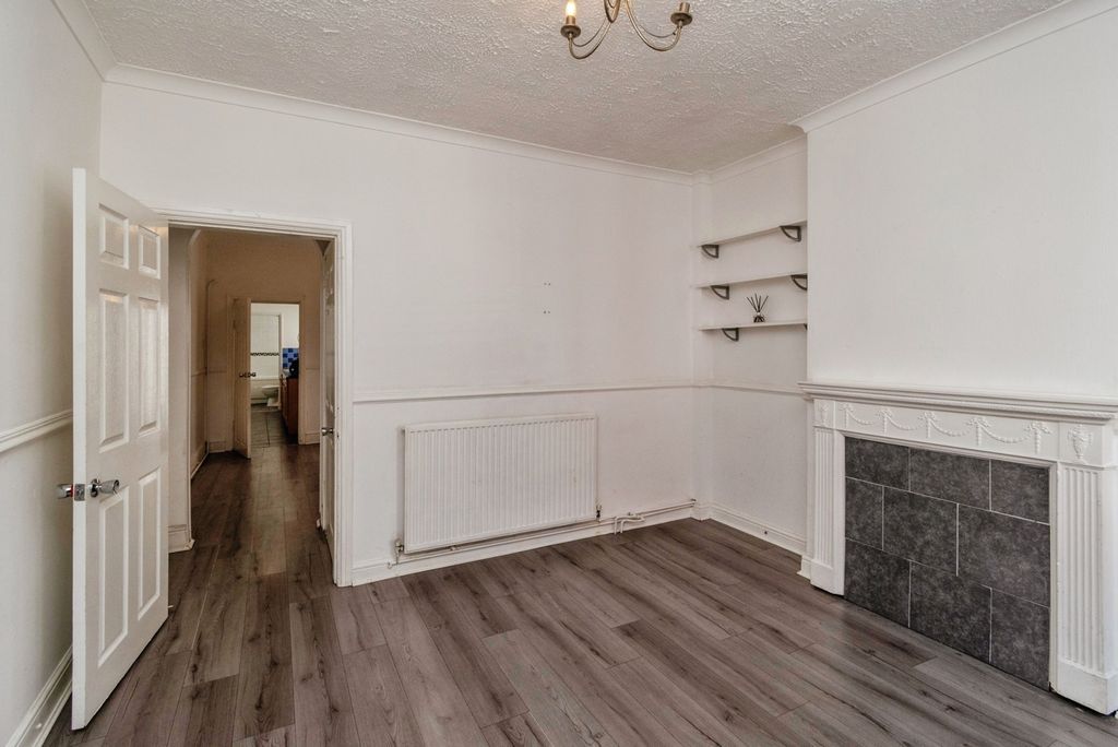 Property photo 3 of 19 Pbox-Img.Jpg