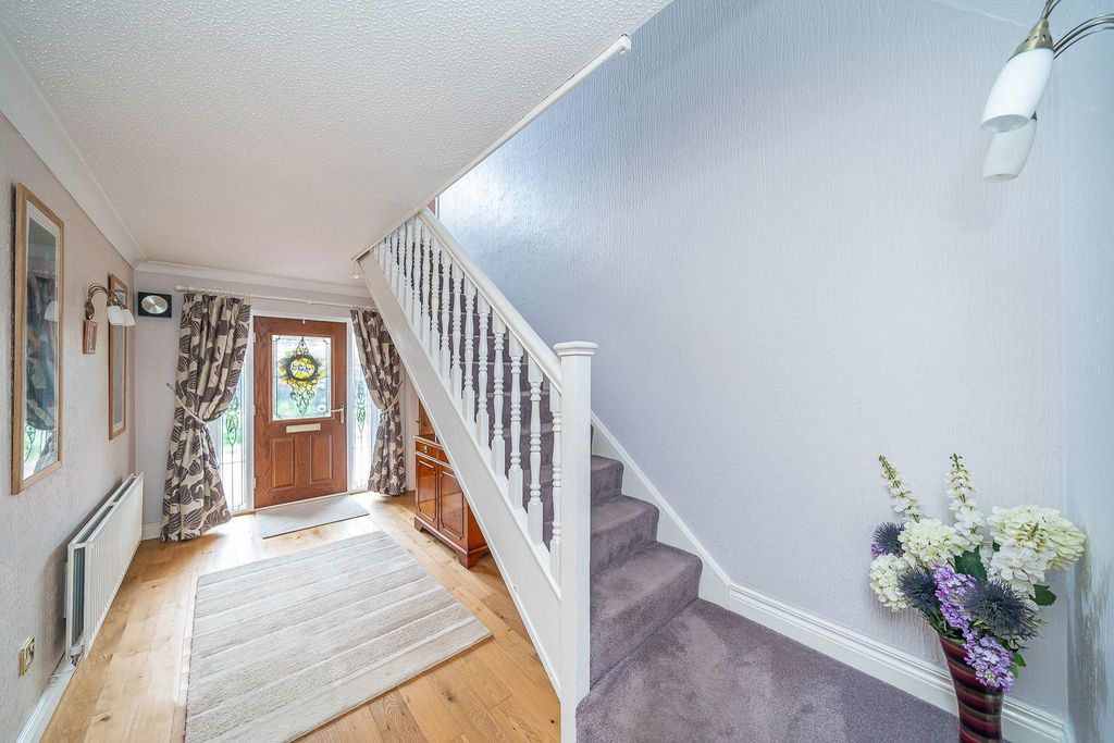 Property photo 2 of 31