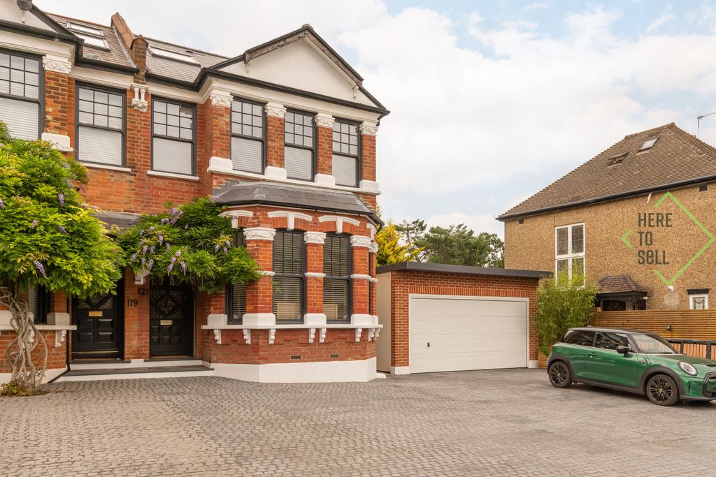 Property photo 3 of 15 121 Friern Park, London, N12 9Lh-72