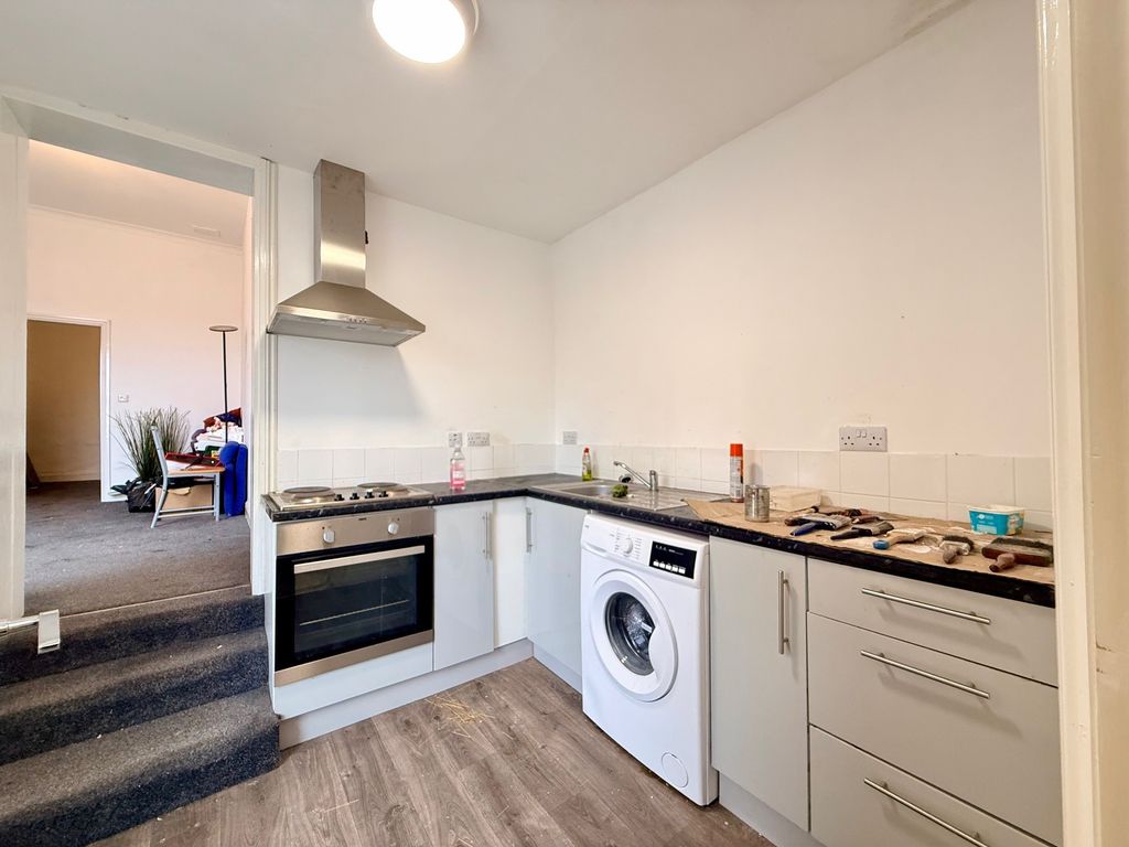 Property photo 3 of 6 Kitchen