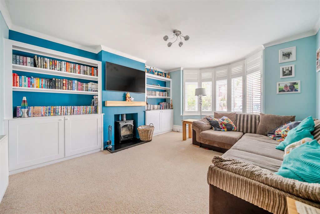 Property photo 2 of 17 Living Room