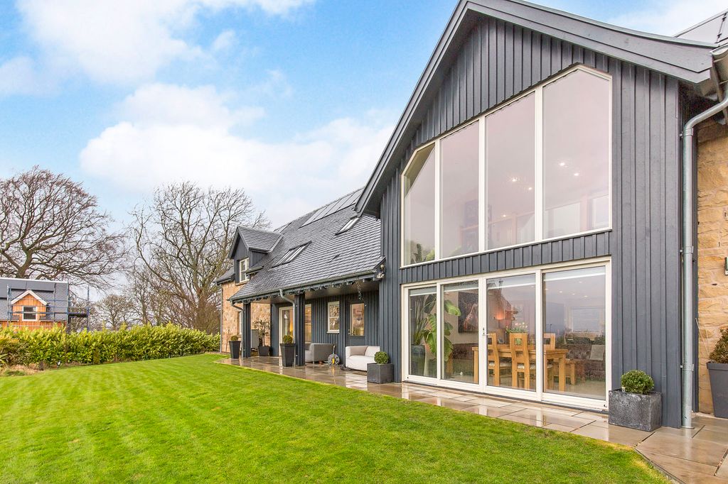 Property photo 2 of 38