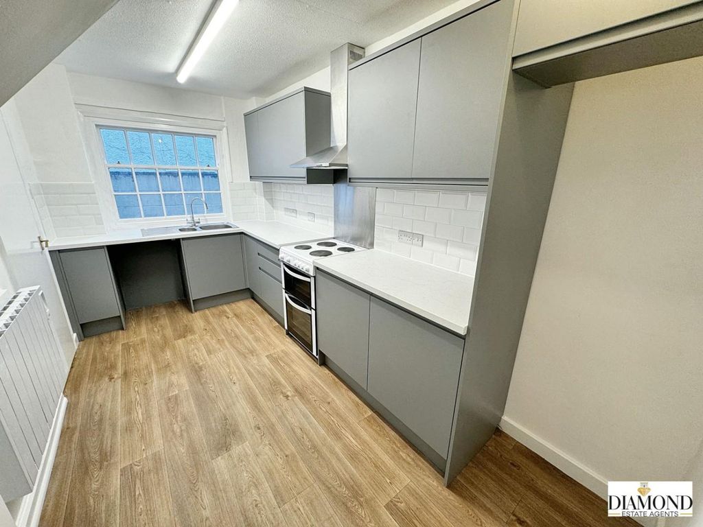 Property photo 2 of 11 Kitchen