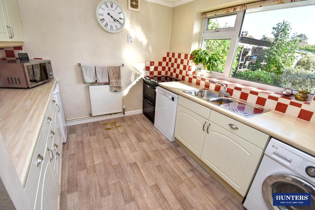 Property photo 3 of 16 Kitchen