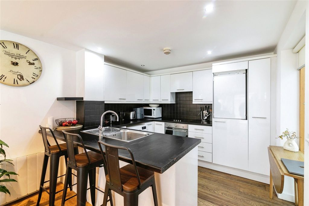Property photo 3 of 12 Kitchen