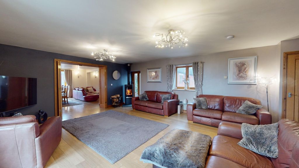 Property photo 3 of 50 3890395