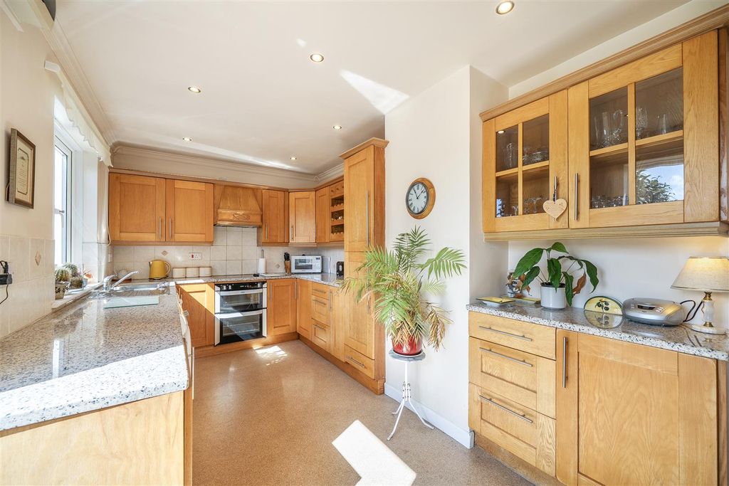 Property photo 3 of 37