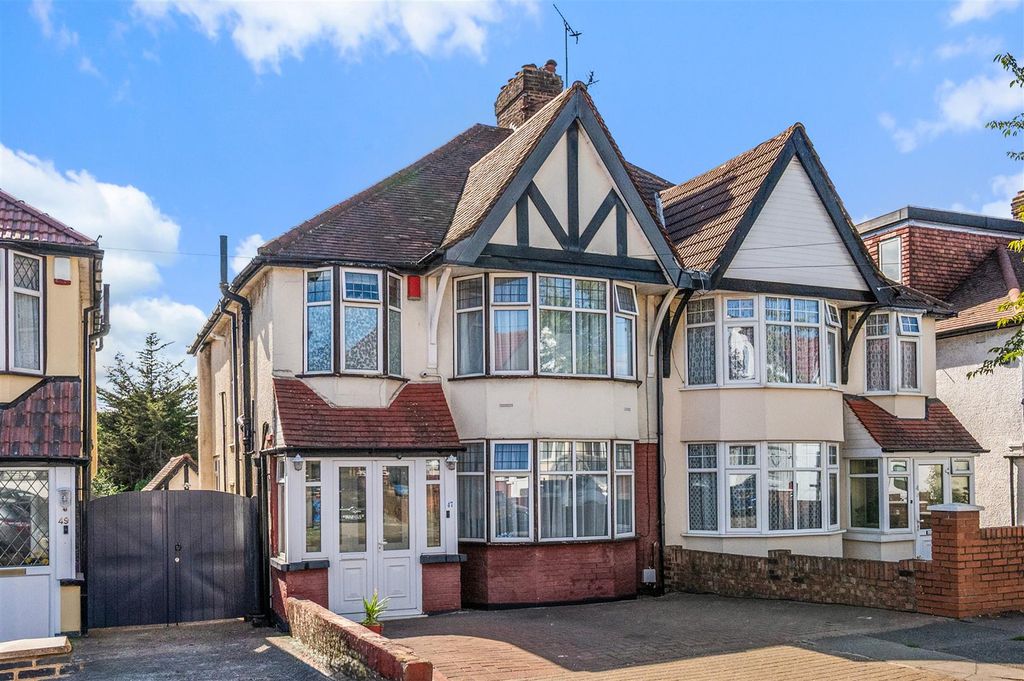 Property photo 1 of 22 Daniels_ Ballogie Avenue Nw10 _029.Jpg