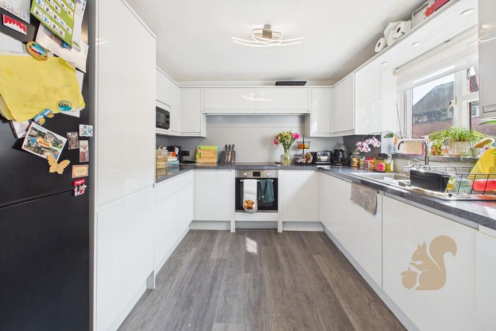 Property photo 3 of 13 Kitchen