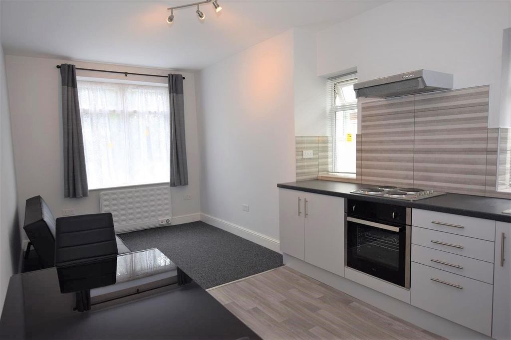 Property photo 1 of 6 Main Picture