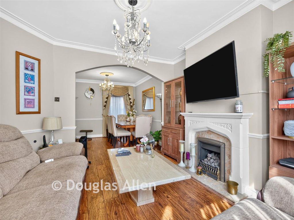 Property photo 3 of 13 Lounge Area