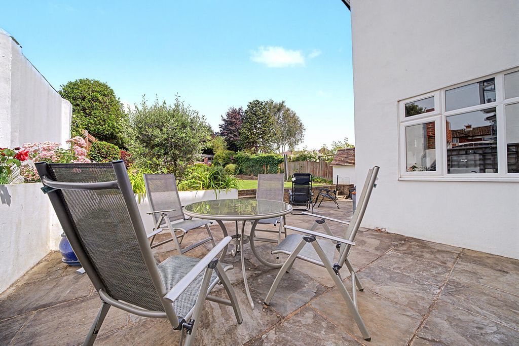 Property photo 3 of 19 Terrace / Patio