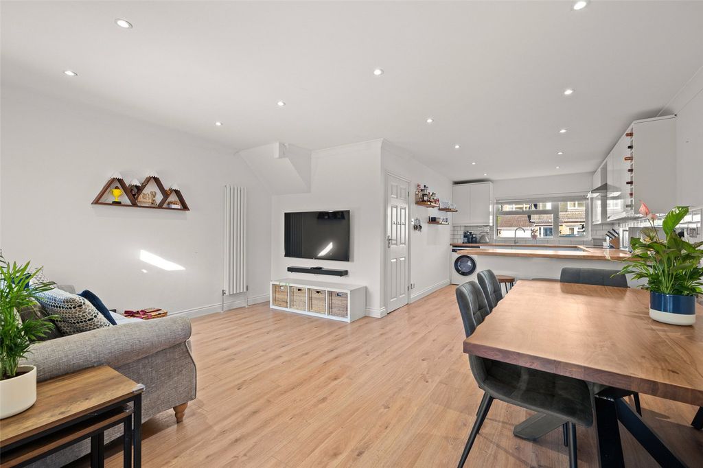 Property photo 2 of 14 Picture No. 15