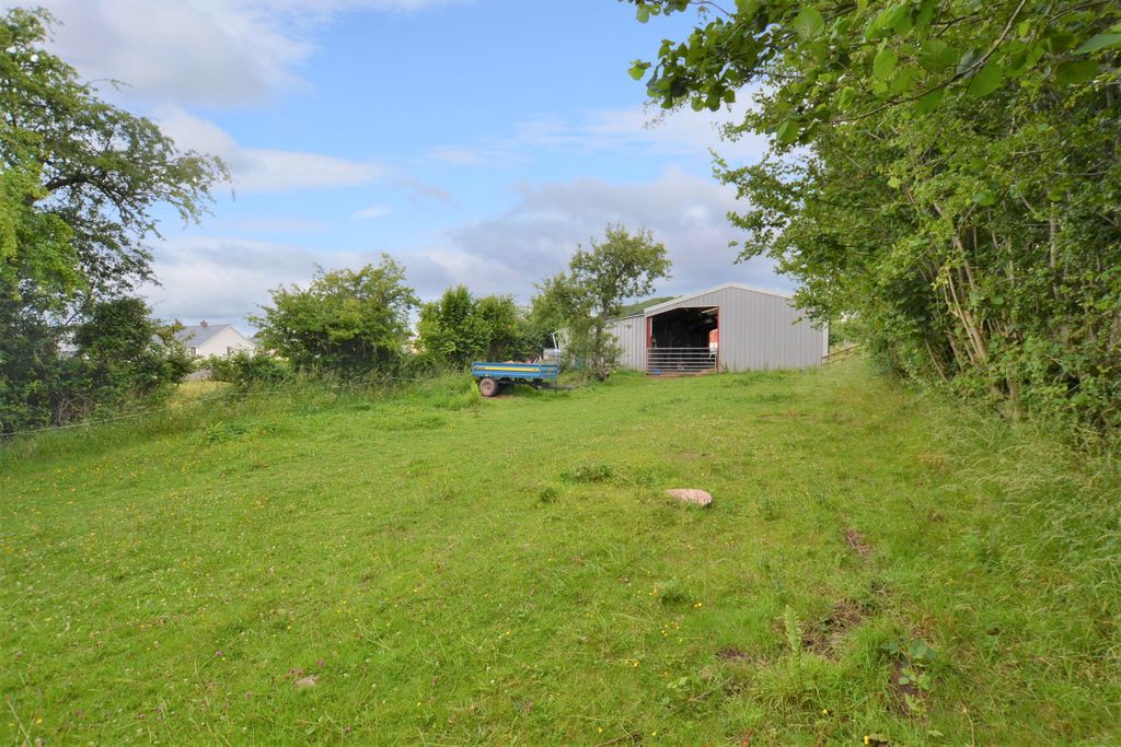 Property photo 2 of 20