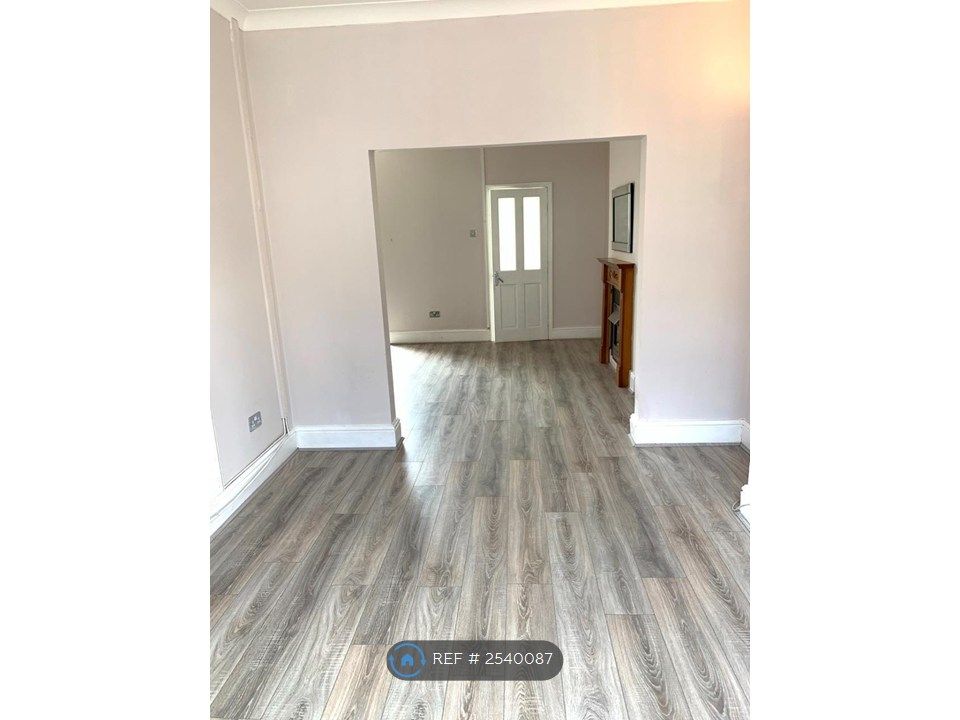 Property photo 1 of 16 Living Room 3.67m x 4.92m