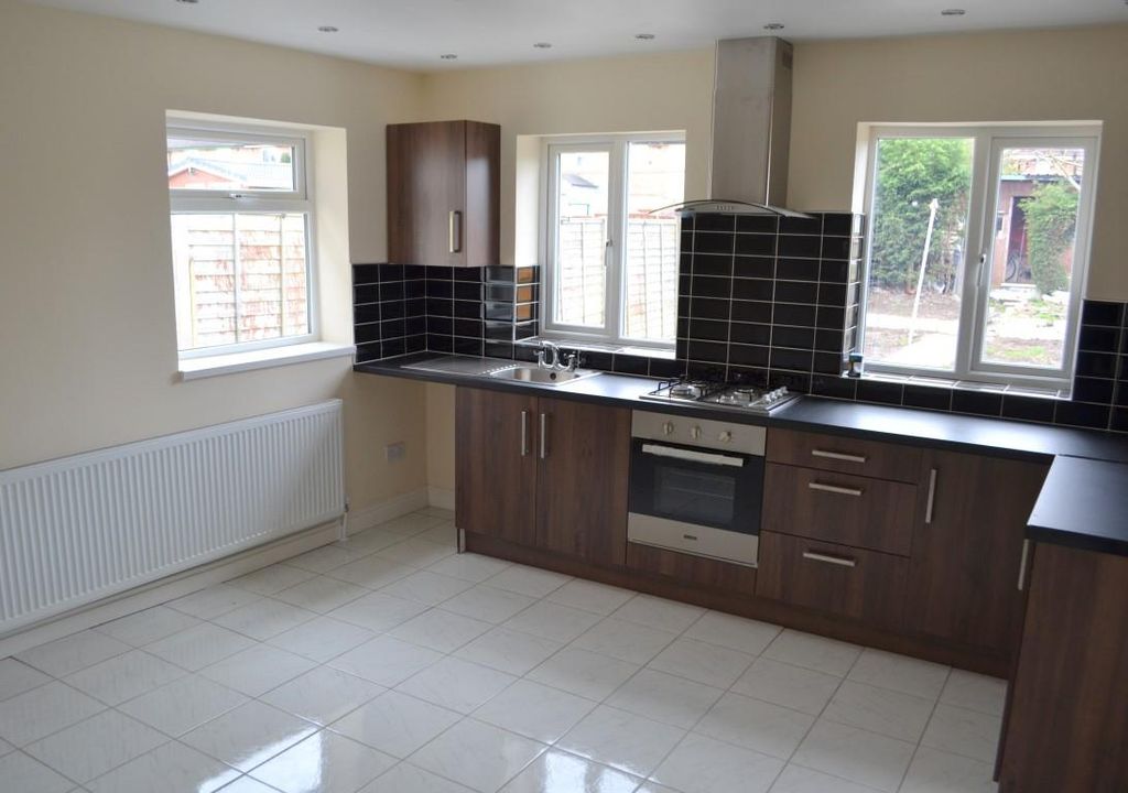 Property photo 3 of 15 Kitch1 (Medium).Jpg