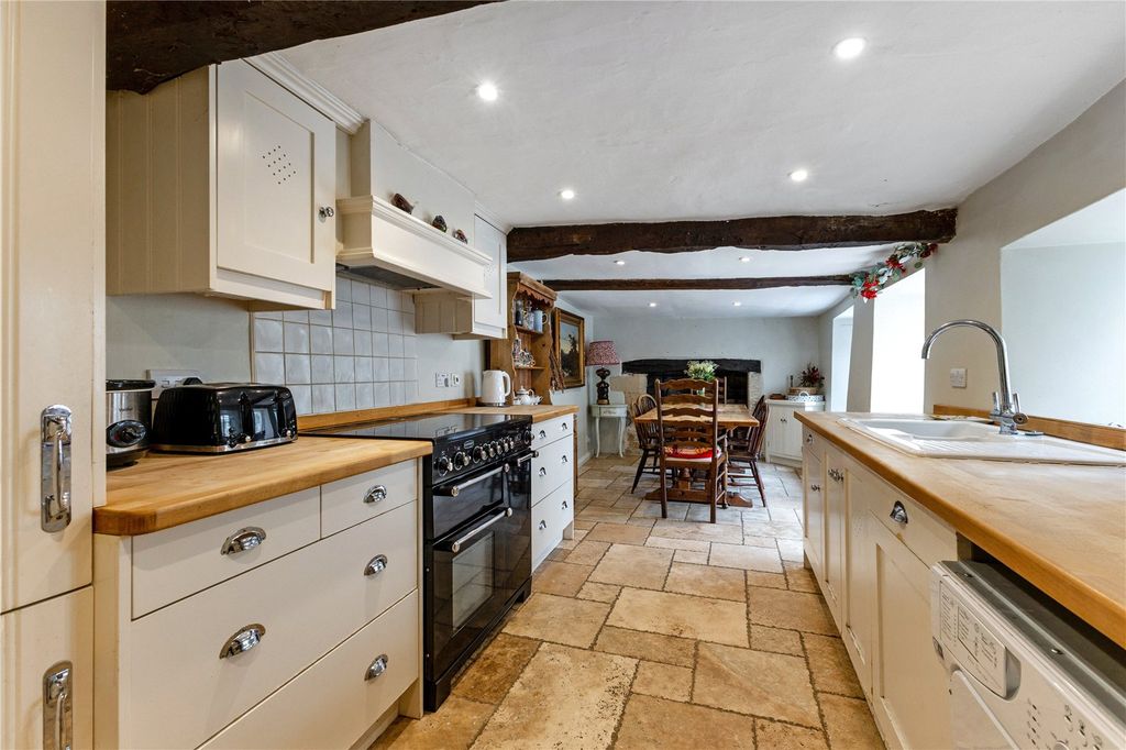 Property photo 3 of 15 Kitchen/Dining Room