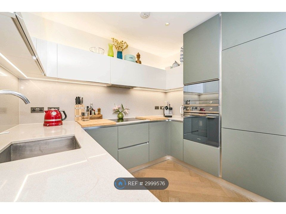 Property photo 3 of 12 Kitchen