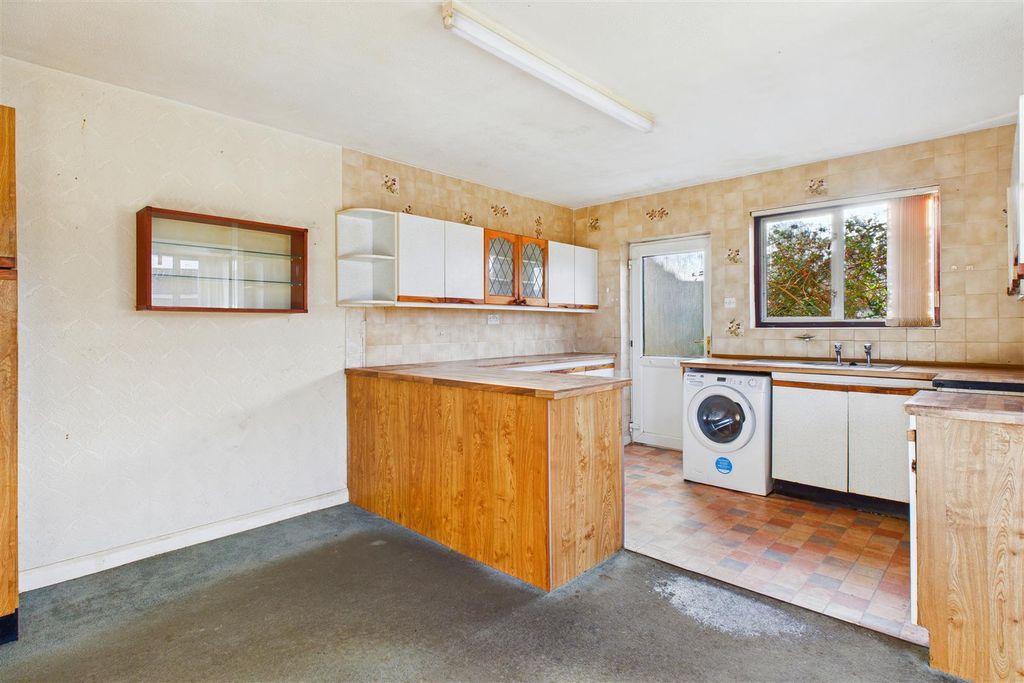 Property photo 3 of 11 Kitchen/Diner