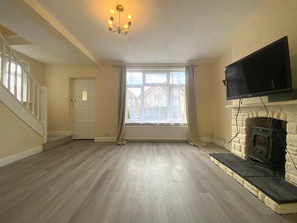 Property photo 3 of 14 Lounge.Jpg