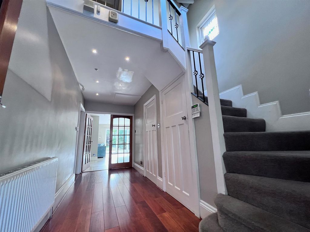 Property photo 2 of 34 Hallway Entrance.Jpg