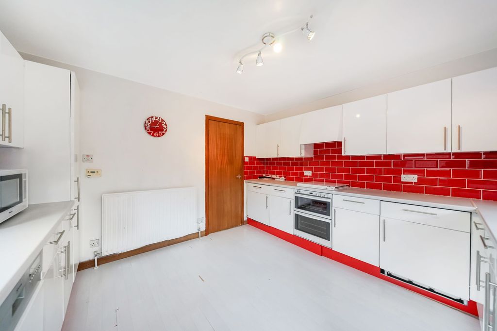 Property photo 3 of 22 Kitchen