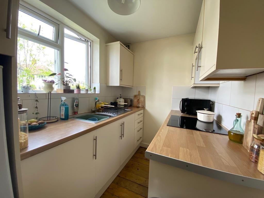Property photo 3 of 10 Kitchen