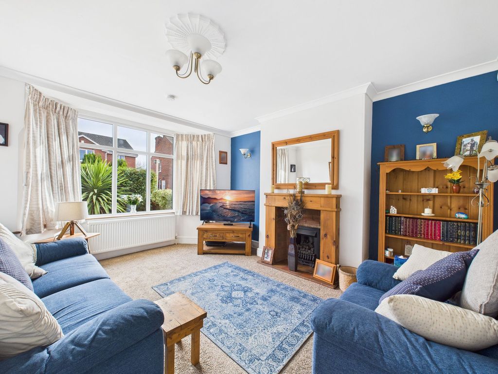 Property photo 2 of 16 Lounge